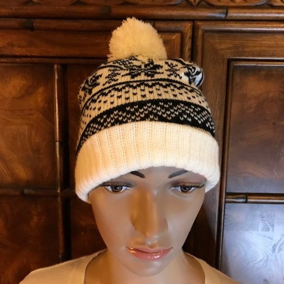 *2 PCS* Fair Isle & Hearts Scarf and Hat Set - Picture 4 of 10